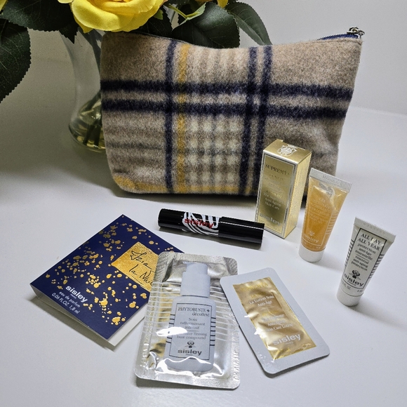 Sisley-Paris Luxury Travel gift set with pouch - Picture 2 of 16